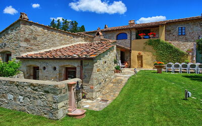 Villa Sonia: Buitenshuis