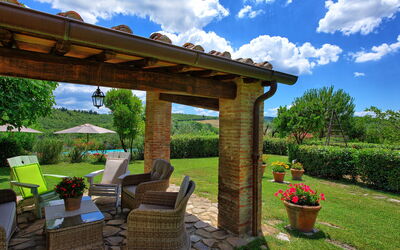 Villa Sonia: Buitenshuis