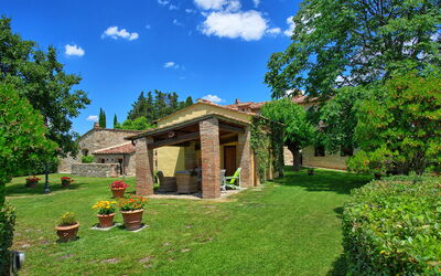 Villa Sonia: Buitenshuis