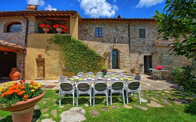 Villa Sonia: Buitenshuis