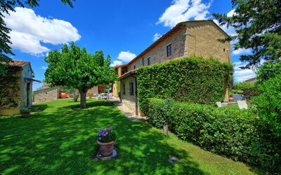 Villa Sonia: Buitenshuis