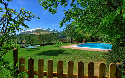 Villa Sarteano: Giardino, Piscina