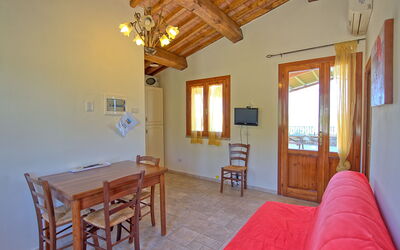 Villa Roberto: Dining Room, Living Room