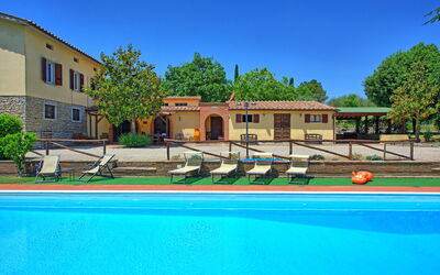 Zeffiro: Buitenkanten, Zomer, zwembad
