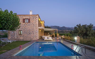 Villa Gianna: Buitenkanten, Buitenshuis, zwembad