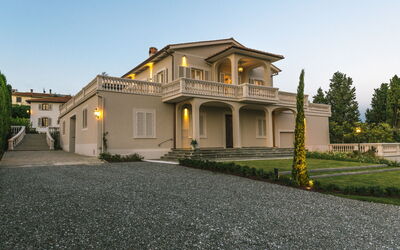 Villa Pietramarina: Buitenkanten, Buitenshuis