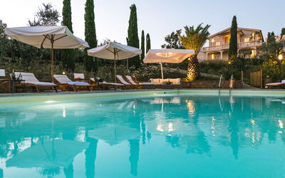 Villa Pietramarina: Buitenkanten, Buitenshuis, zwembad