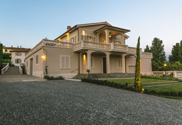 Villa Pietramarina: all'aperto, Esterni