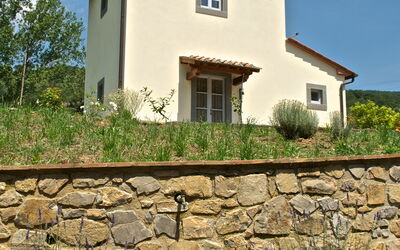 La Damigiana: Buitenkanten, Buitenshuis