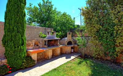 Villa Rodanthi: Amenities, Balcony / Terrace / Patio, Garden, Outdoor