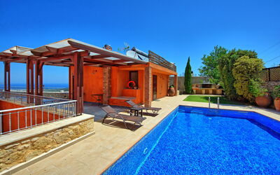 Villa Rodanthi: Pool, Summer