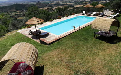 Villa Noceta: Pool, Scenic View