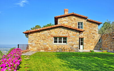 Villa Noceta: Building Exterior, Garden, Outdoor