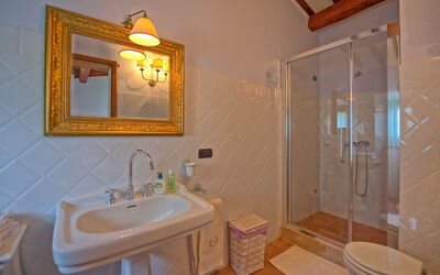 Villa Noceta: Bathroom