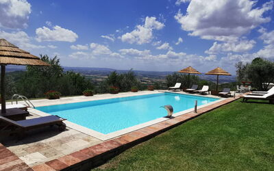 Villa Noceta: Pool, Scenic View