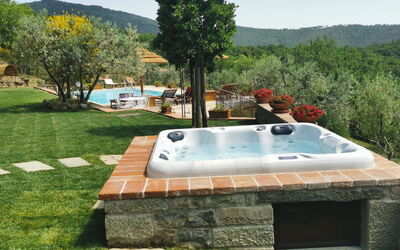 Villa Noceta: Garden, Pool, Scenic View