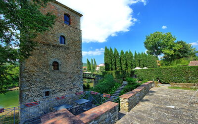 Santa Flora: Garden, Outdoor