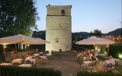 Santa Flora: Garden, Outdoor, Scenic View