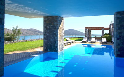 Villa Marina: bassin, Extérieur