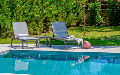 Villa Safira: Buitenshuis, Tuin, zwembad