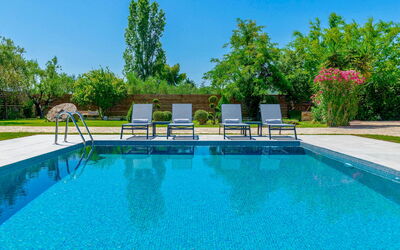 Villa Safira: Buitenshuis, Tuin, zwembad