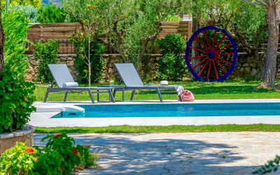 Villa Safira: Buitenshuis, Tuin, zwembad