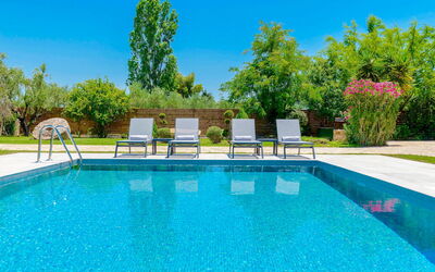 Villa Safira: Buitenshuis, Tuin, zwembad