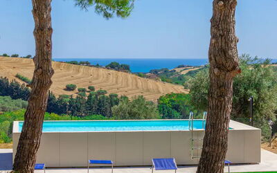 Villa Sirena: bassin, Extérieur