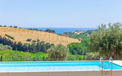 Villa Sirena: bassin, Extérieur