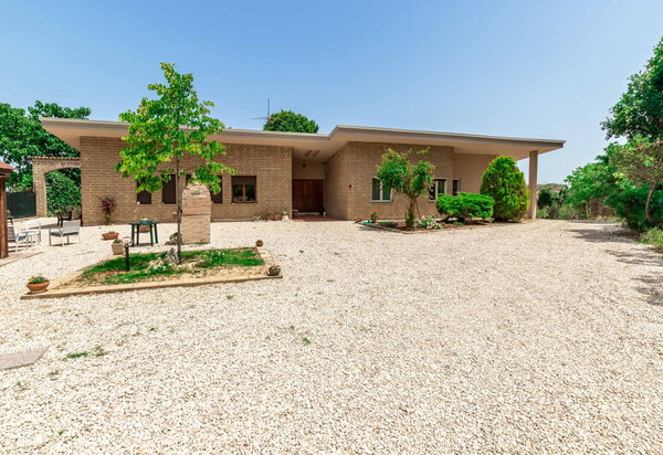 Villa Sirena: all'aperto, Esterni, Giardino, Principale