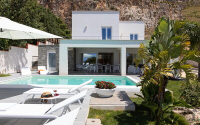 Villa Annalisa: all'aperto, Estate, Piscina