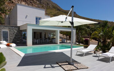 Villa Annalisa: all'aperto, Estate, Giardino, Piscina