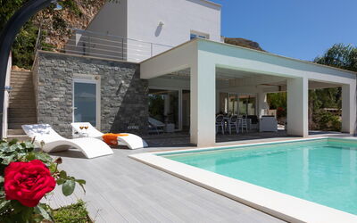 Villa Annalisa: all'aperto, Estate, Piscina