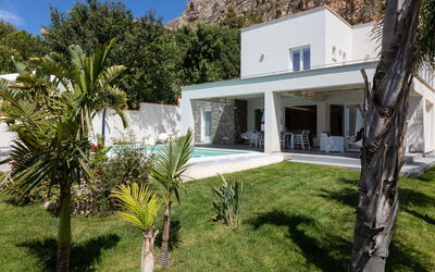 Villa Annalisa: all'aperto, Estate, Giardino, Piscina