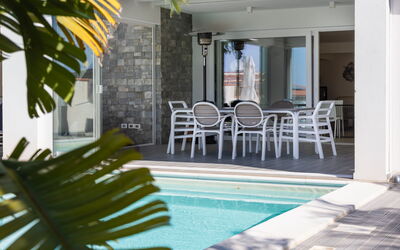 Villa Annalisa: Balkon / terras / patio, Buitenkanten, Buitenshuis, zwembad