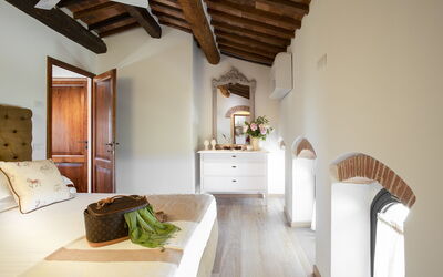 Villa Rosseti: Villa Pianora First Floor Bedroom Girasole