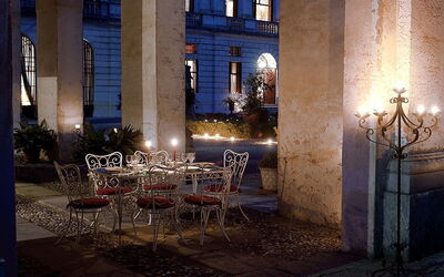 Villa Veneta: The terrace can easily be set for dinner under the summer stars...