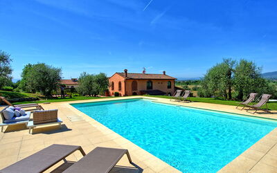 Villa Nora: Pool, Summer