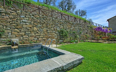 Villa Cortonese: Giardino, Piscina