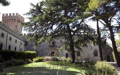 Il Castello: Building Exterior, Garden