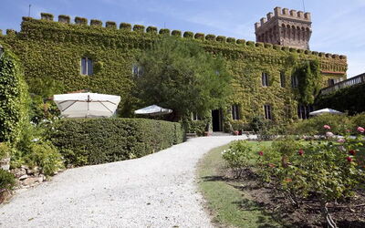 Il Castello: Building Exterior
