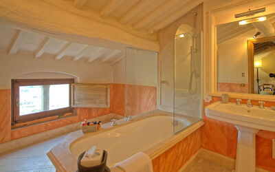 Il Castello: Bathroom