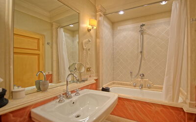 Il Castello: Bathroom