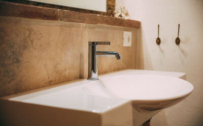 Casina degli Innamorati: Bathroom detail