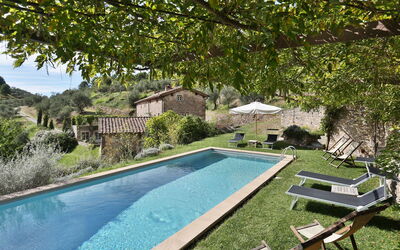 Rovere: Esterni, Piscina, Vista Panoramica