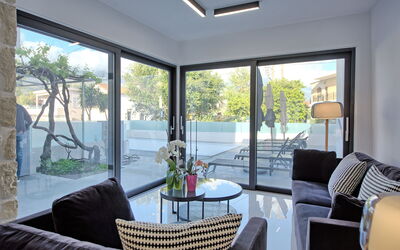 Villa Greca: Living Room