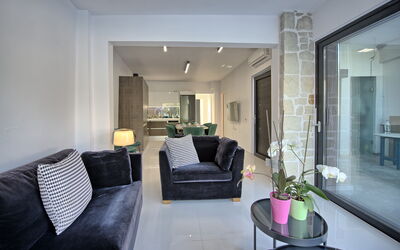 Villa Greca: Living Room