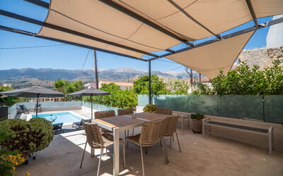 Villa Greca: Balkon / terras / patio, Buitenshuis, zwembad