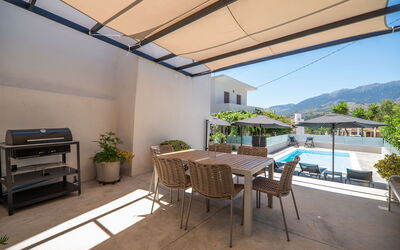 Villa Greca: Balkon / terras / patio, Buitenshuis, zwembad