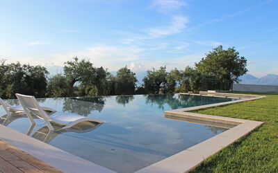 Villa Acropolitana: bassin, Extérieur, Extérieurs